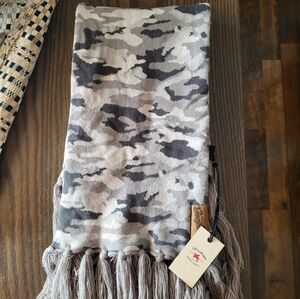 Gray Camouflage Scarf with Fringe Idyllwind By Miranda Lambert New With Tags